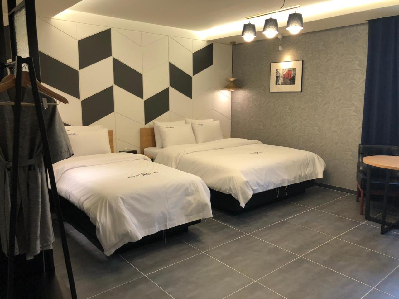 Royal Hotel Csongup Kültér fotó