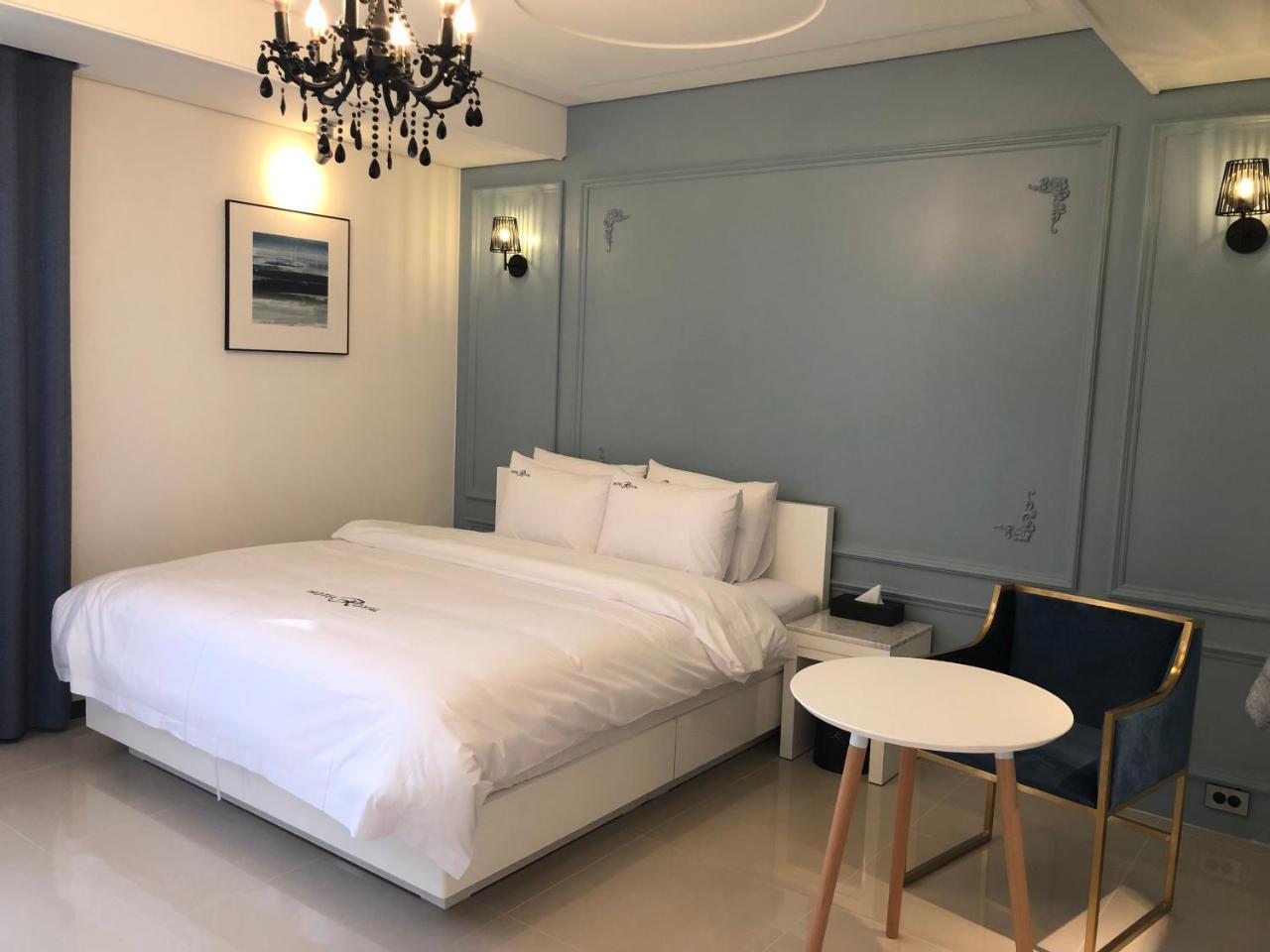 Royal Hotel Csongup Kültér fotó